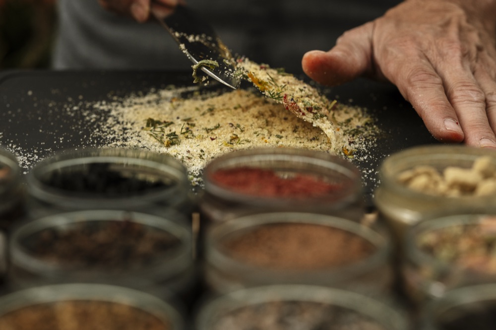 Chef Paolo Dalicandro live preparing a custom aromatic salt blend