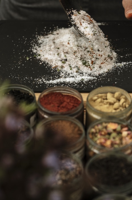 Preparation of aromatic salt with spices, fresh herbs and citrus zest