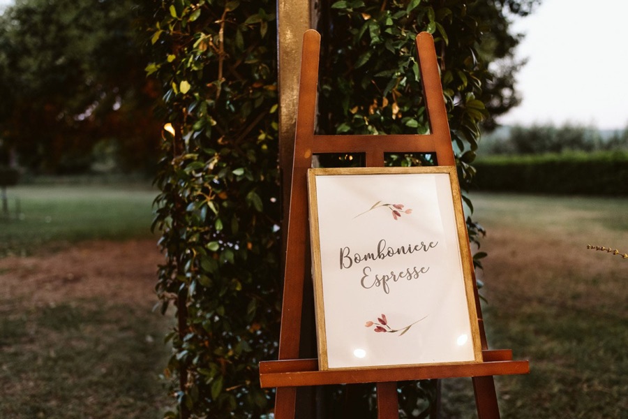 Wedding review from Andrea and Alessia: table setup of wedding favours