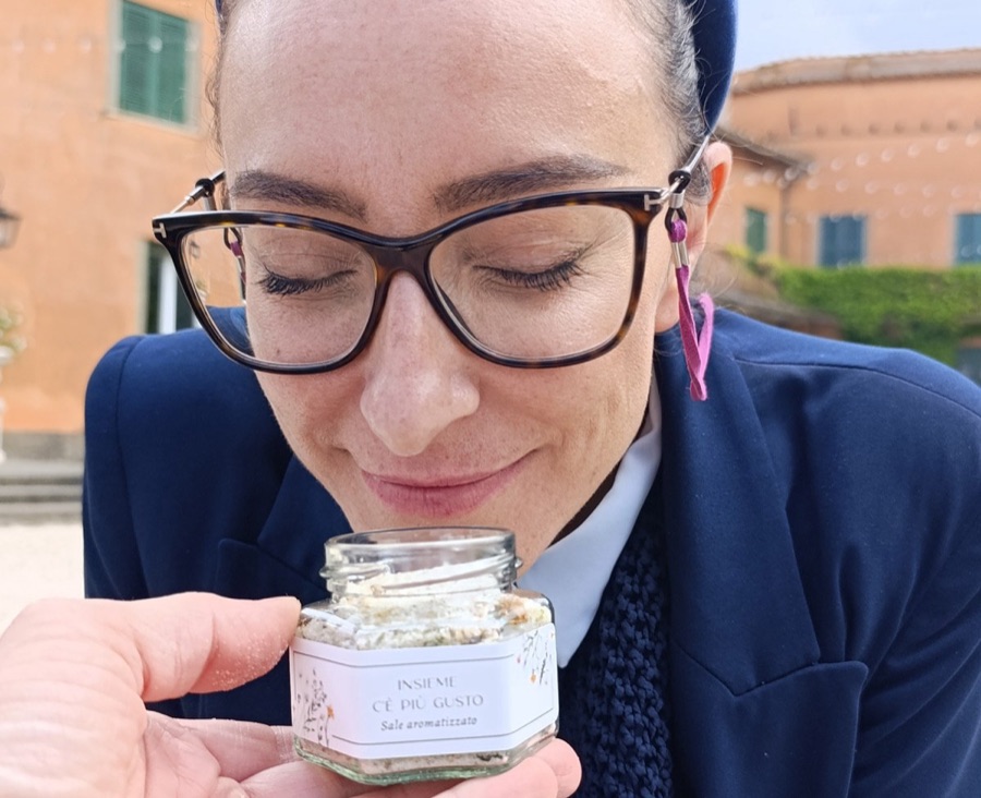 Review from professional wedding planner Claudia Rubeo recommending Bomboniere Espresse